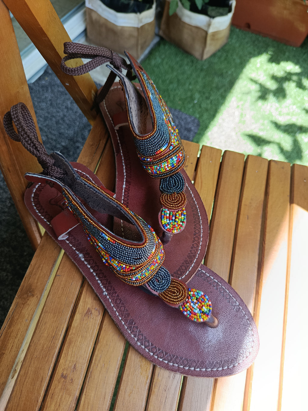 Sandales cuir et perles Masai femme – Style artisanal unique