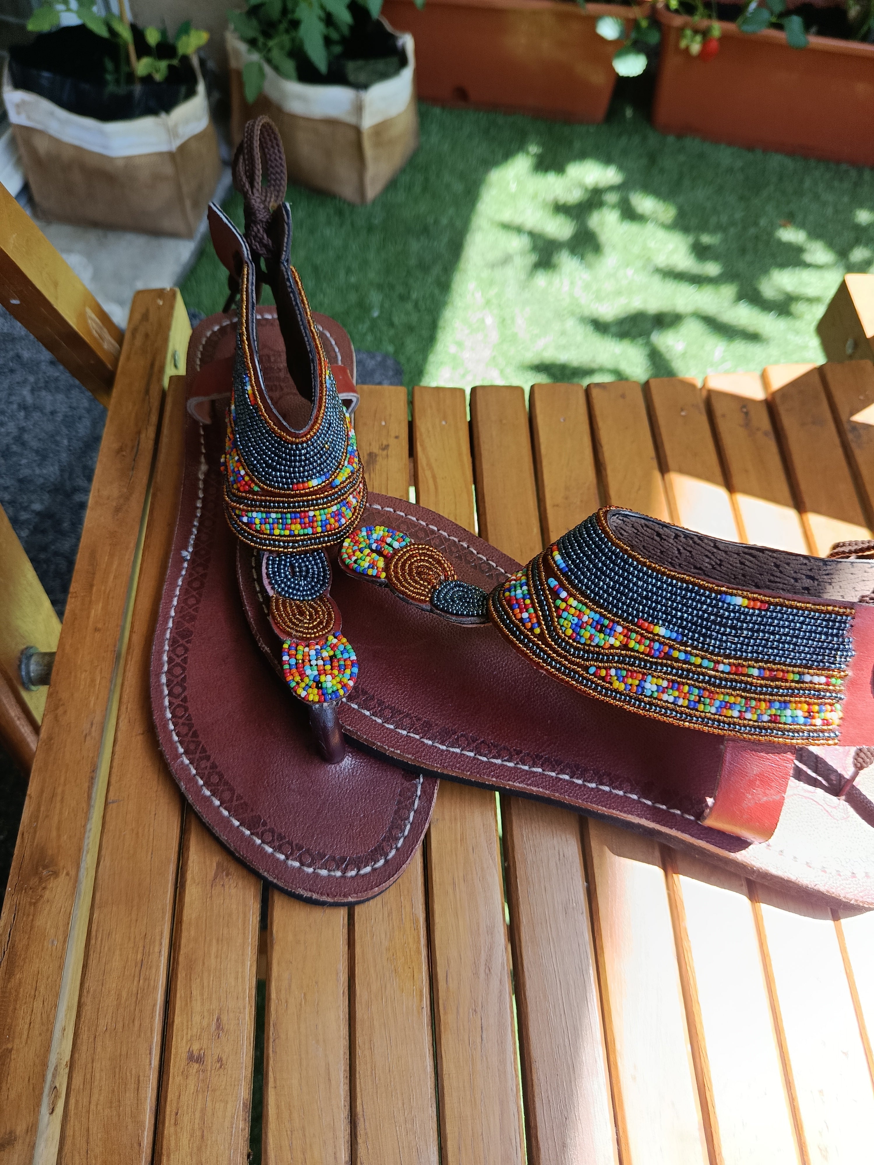 Sandales cuir et perles Masai femme – Style artisanal unique