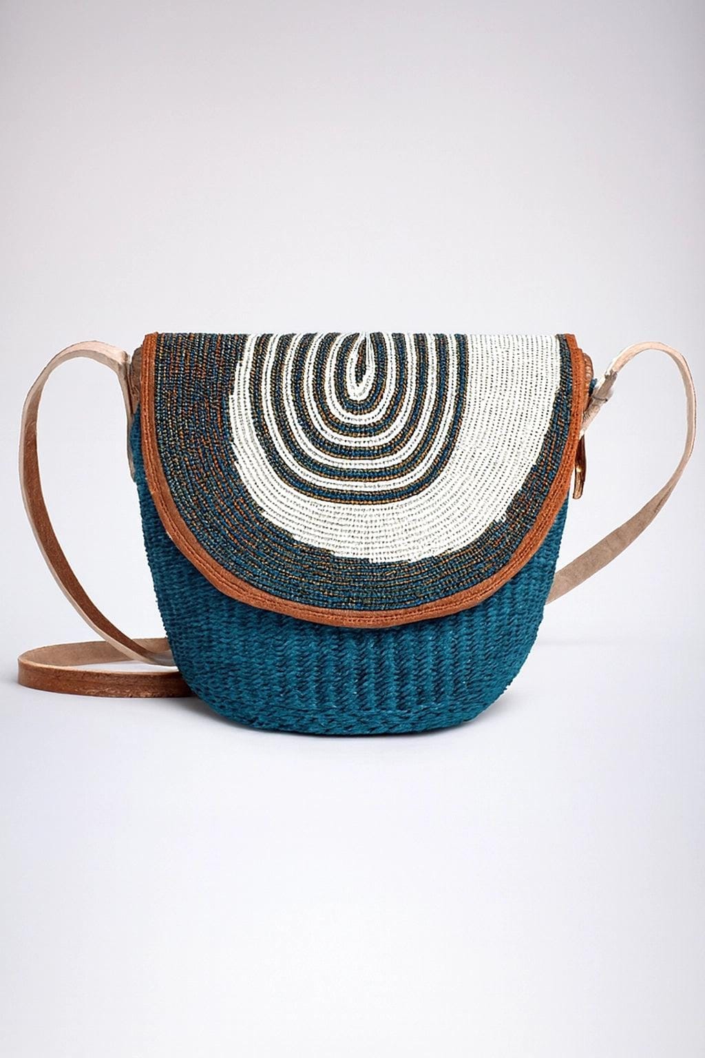 Sacs en cuir perlées et sisal