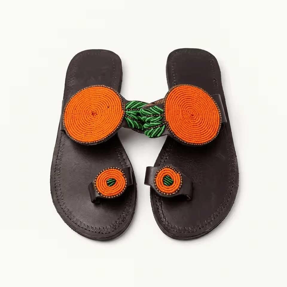 Sandale Masaï « Jua »  Tong cuir noir perles multicolores dominante orange | Perlacuir