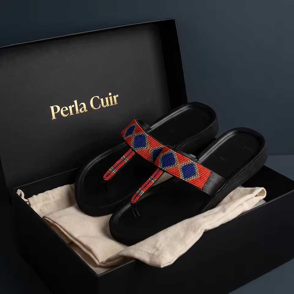 Sandale Masaï « Usiku »  Tong plateforme cuir noir perles orange & bleu nuit | Perlacuir
