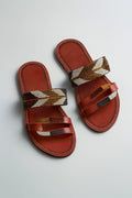 Sandale Masaï « Dhahabu »  Mule cuir rouge brique perles géométriques blanc & or | Perlacuir