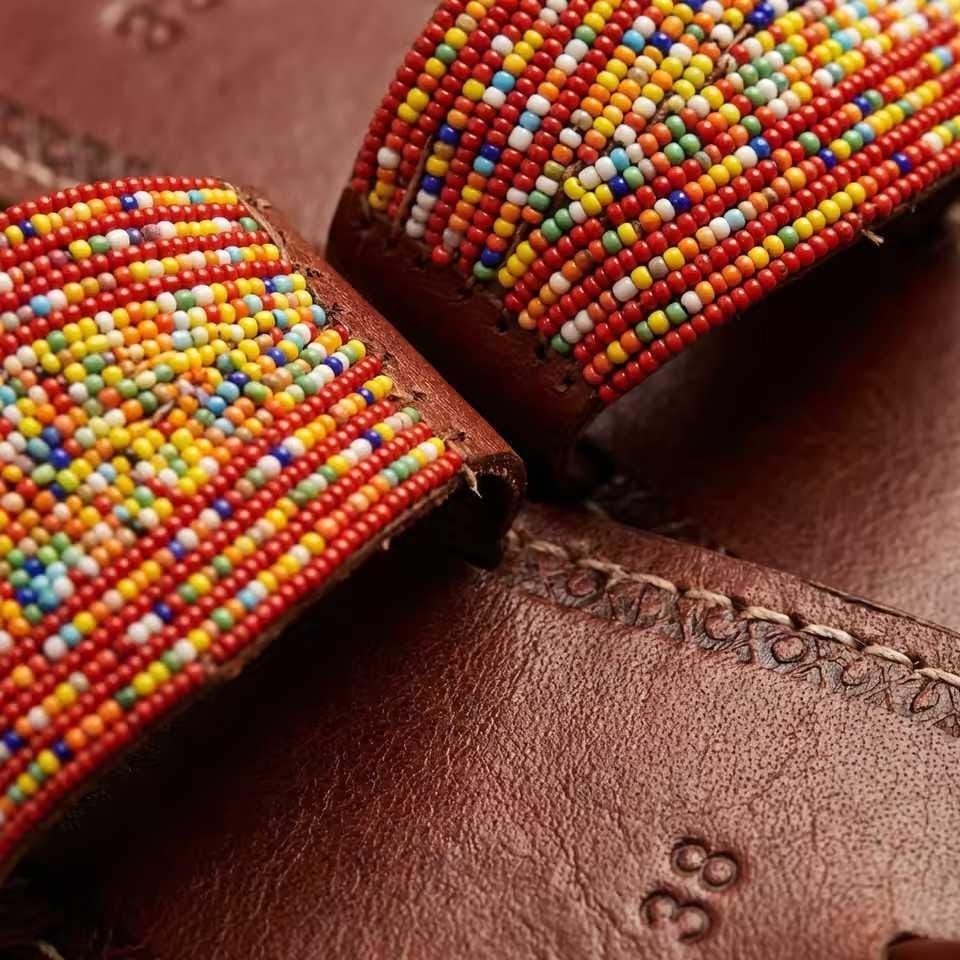 Sandale Masaï « Zara »  Tong cuir marron perles multicolores | Perlacuir