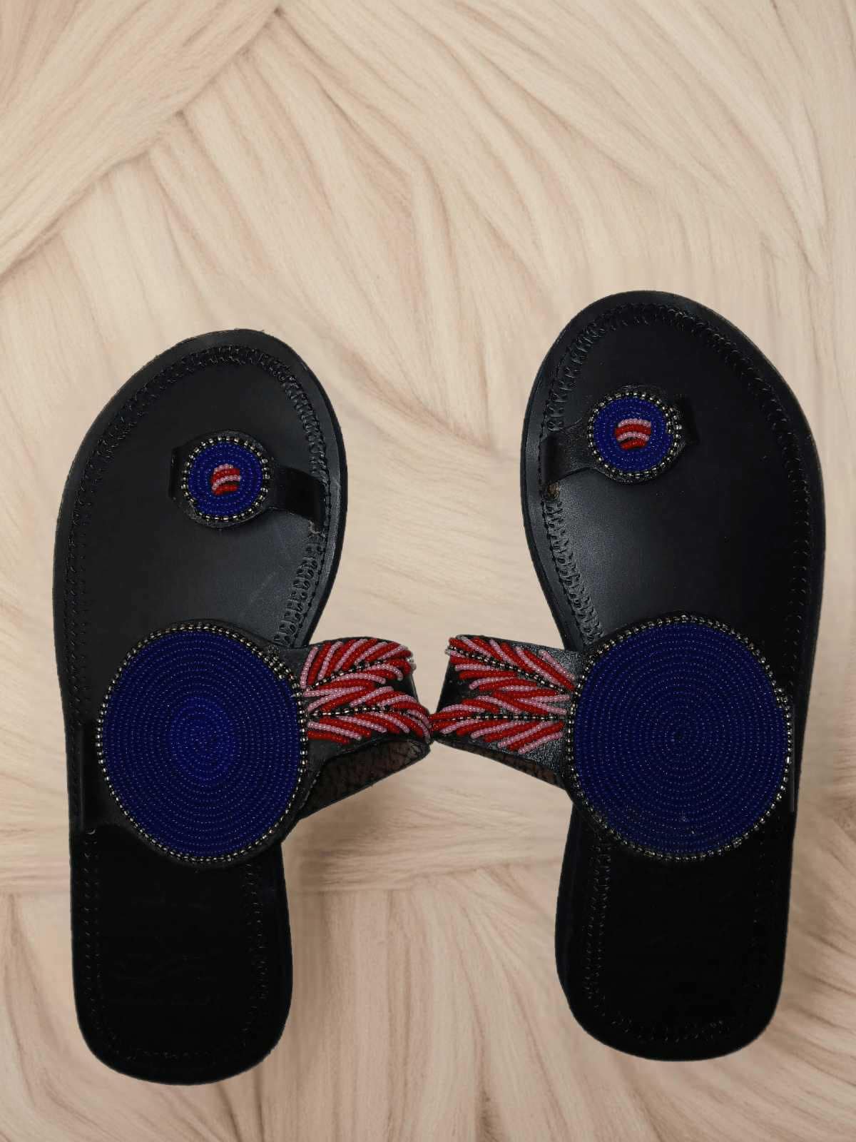 Duara Noir  Tong cuir noir médaillon bleu Masaï | Perlacuir