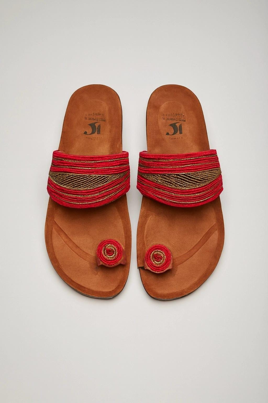 Sandale Masaï « Waridi »  Tong cuir camel bandes tressées rouges & fleur de perles | Perlacuir