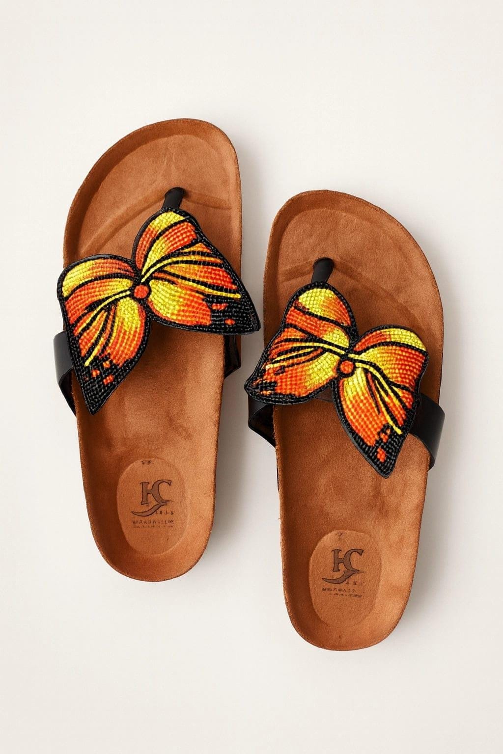 Sandale Masaï « Kipepeo »  Tong cuir camel grand papillon perles orange & jaune | Perlacuir