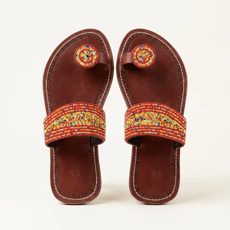 Sandale Masaï « Zara » – Tong cuir marron perles multicolores | Perlacuir