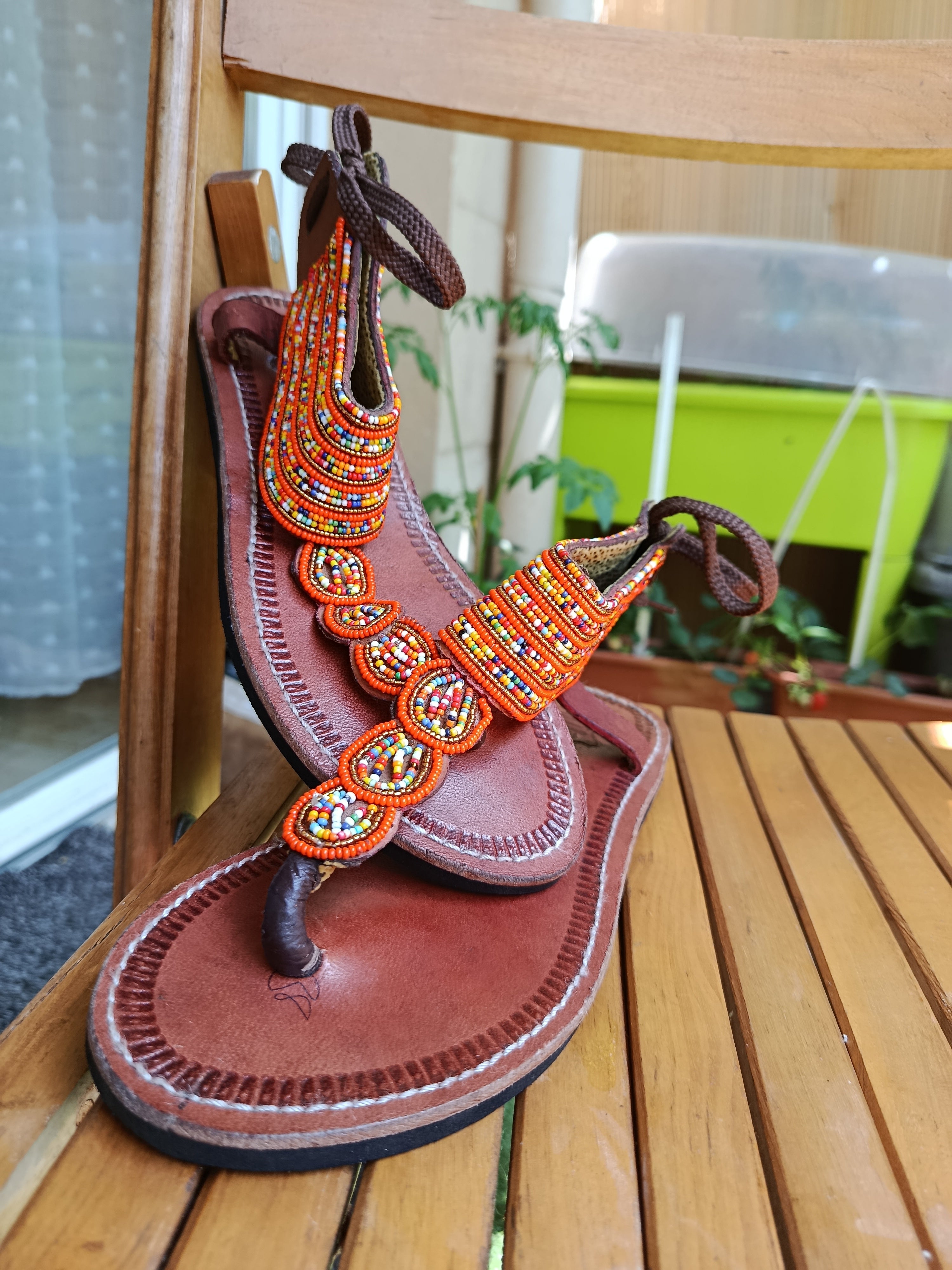 Sandales en cuir perlées