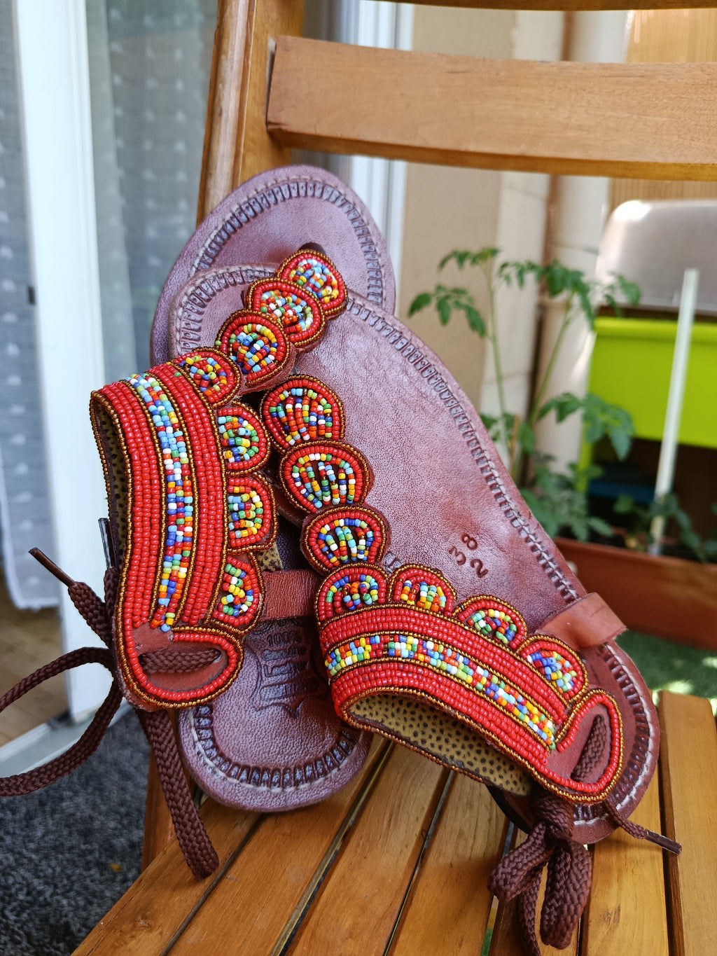 Sandales en cuir perlées