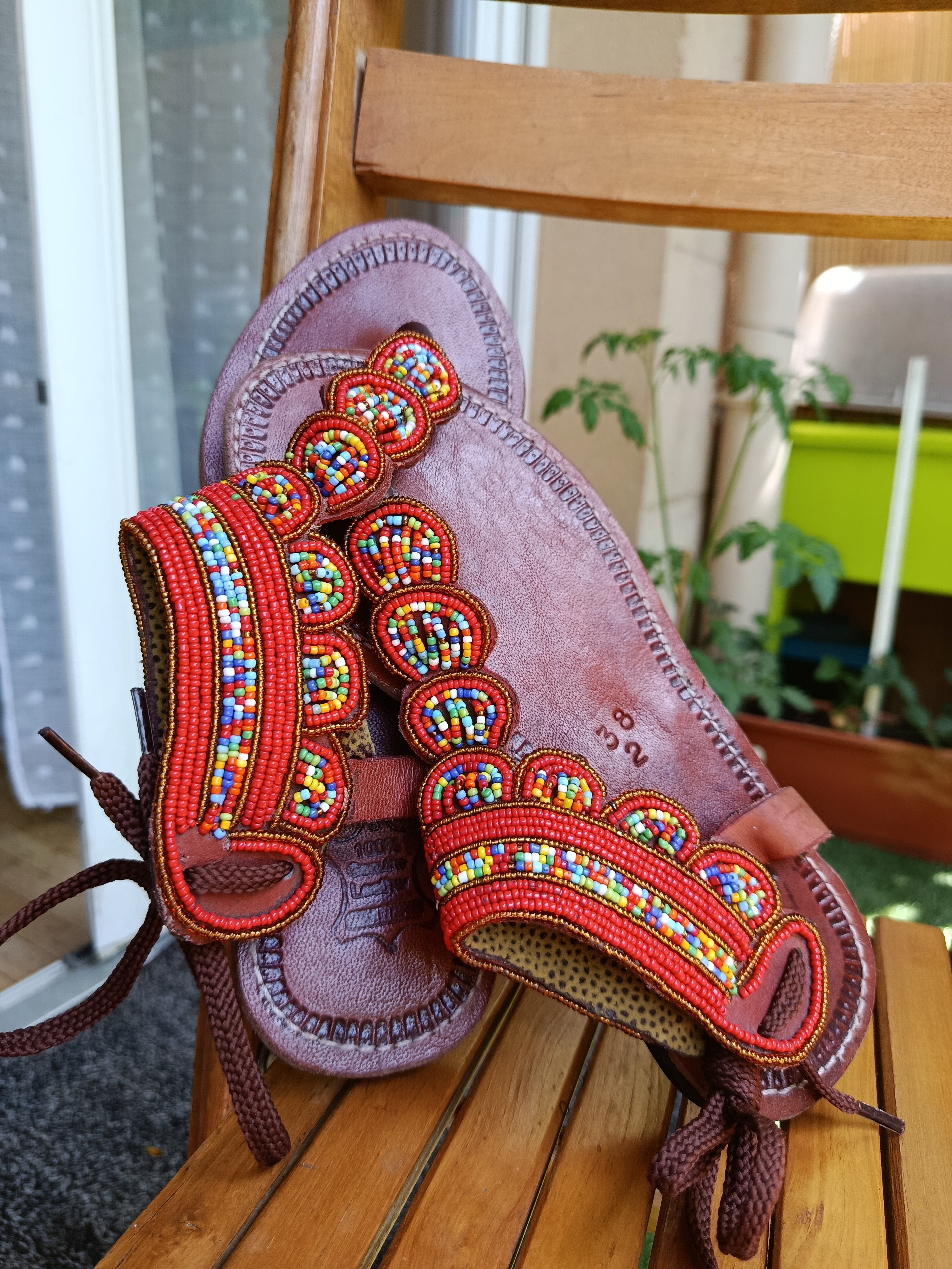 Sandales en cuir perlées