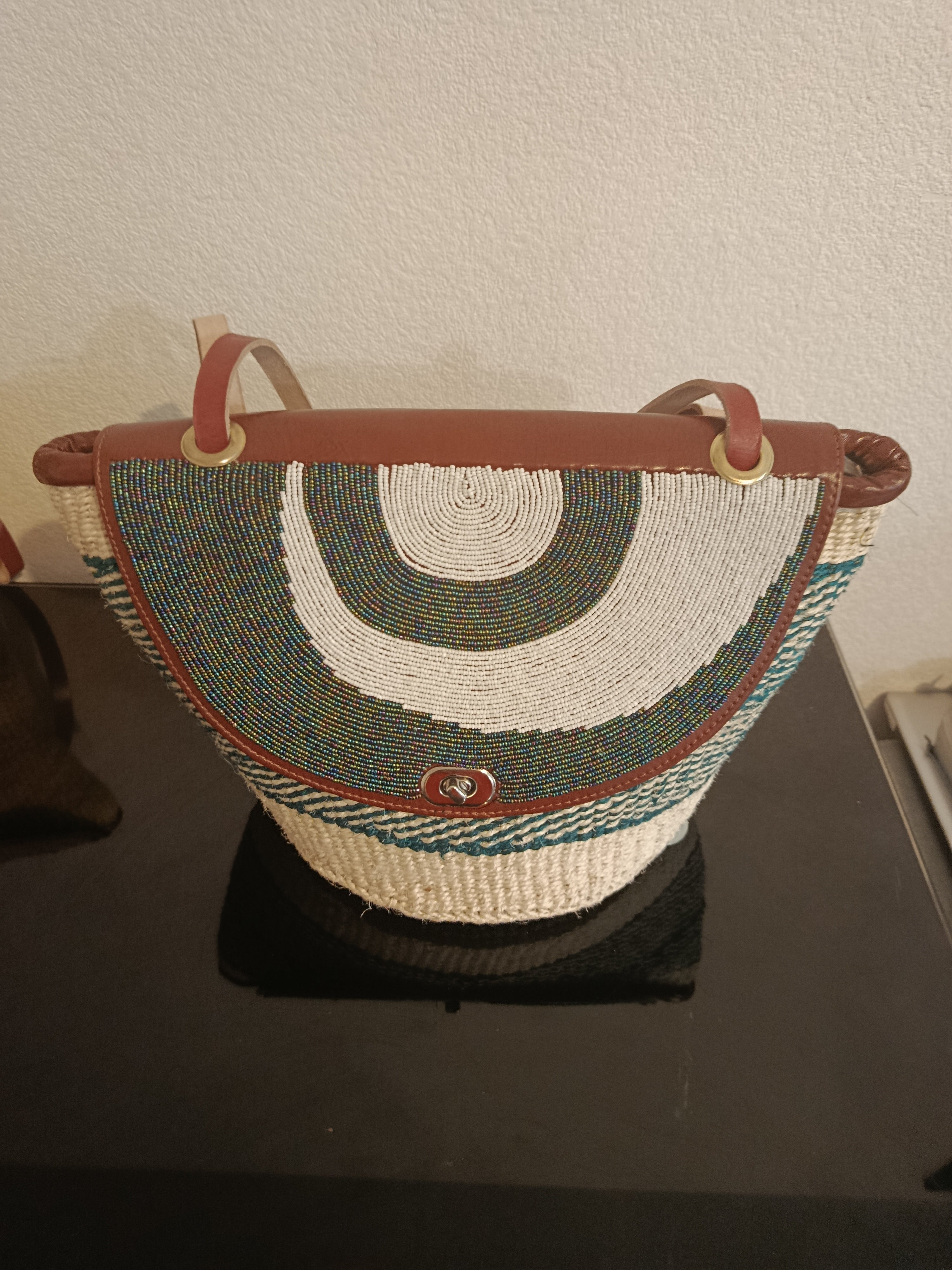 Sacs grand format en cuir perlées et sisal