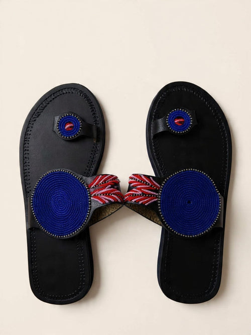 Duara Noir – Tong cuir noir médaillon bleu Masaï | Perlacuir