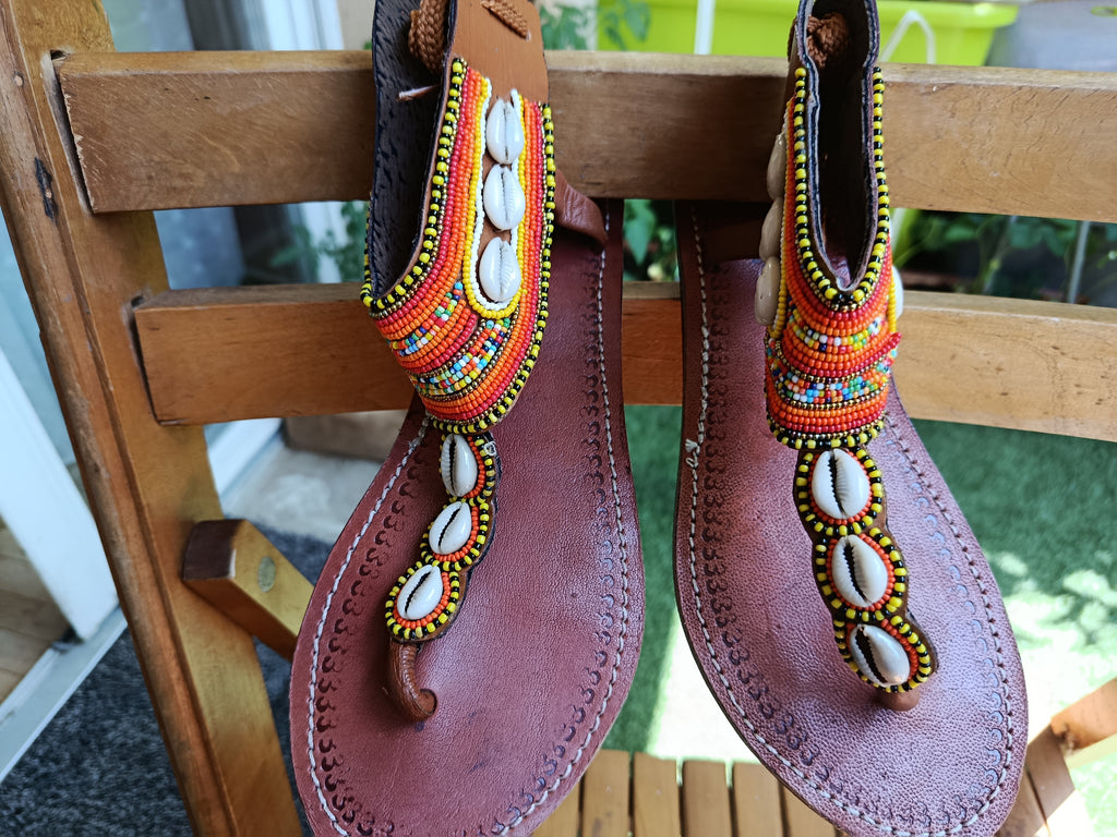 Sandales en cuir perlées