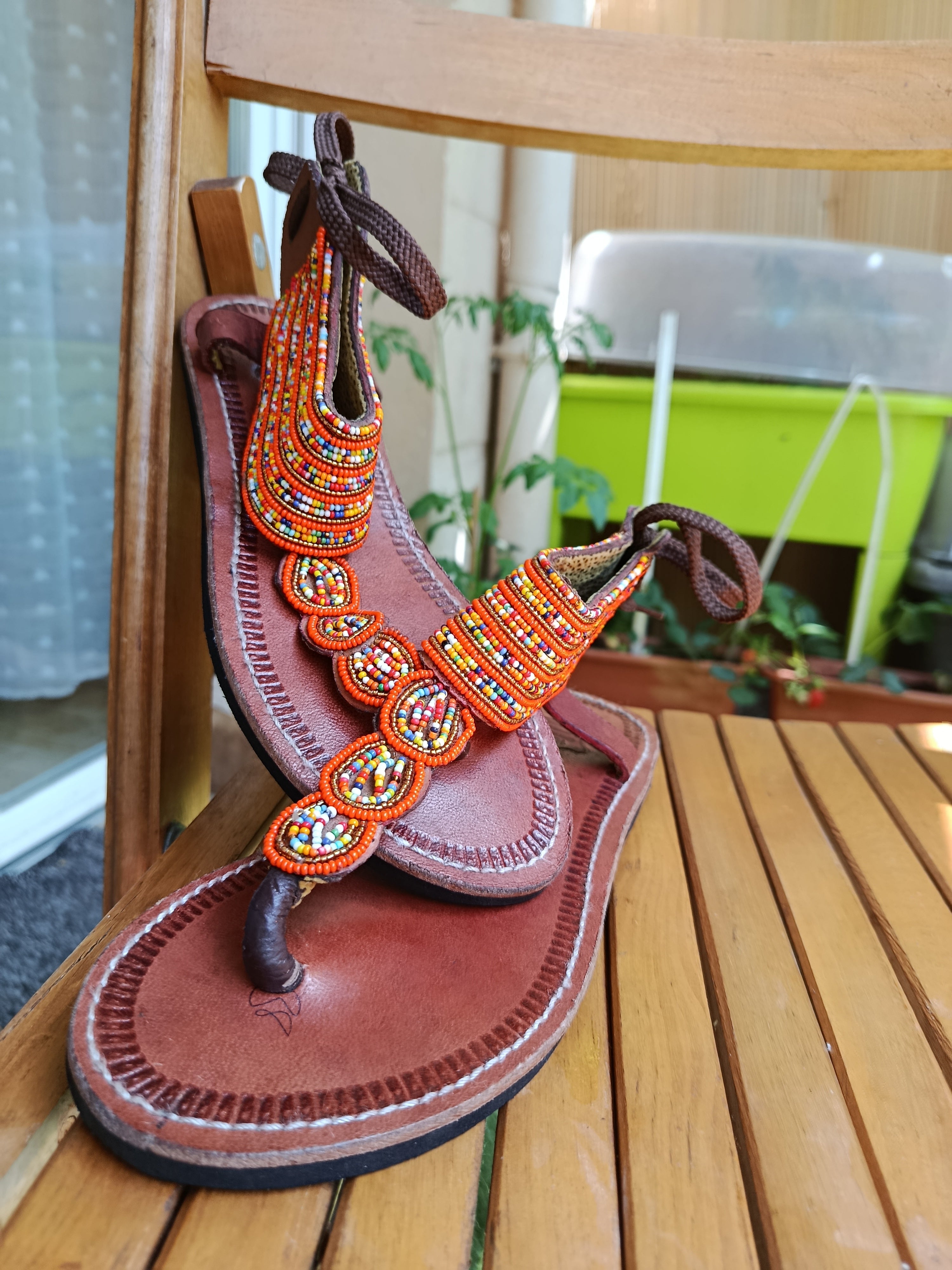 Sandales en cuir perlées