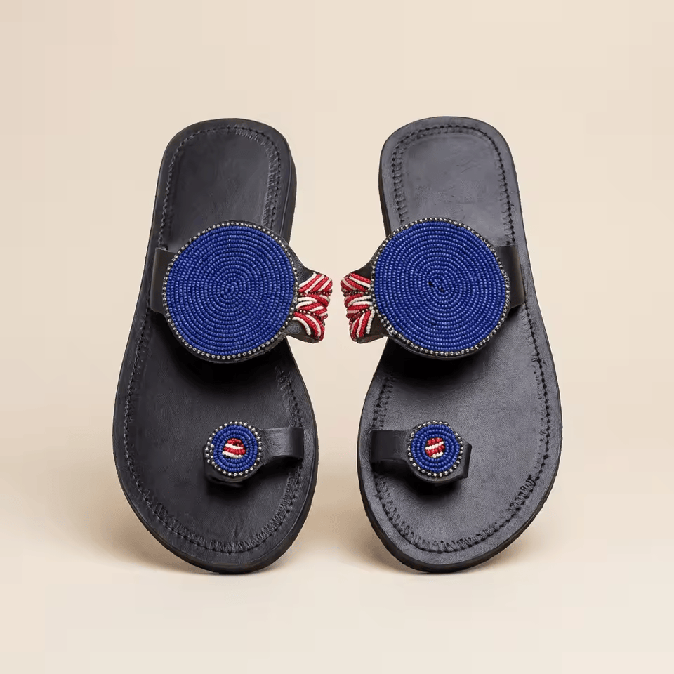 Duara Noir – Tong cuir noir médaillon bleu Masaï | Perlacuir