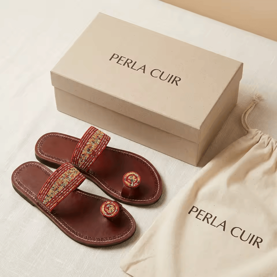 Sandale Masaï « Zara » – Tong cuir marron perles multicolores | Perlacuir