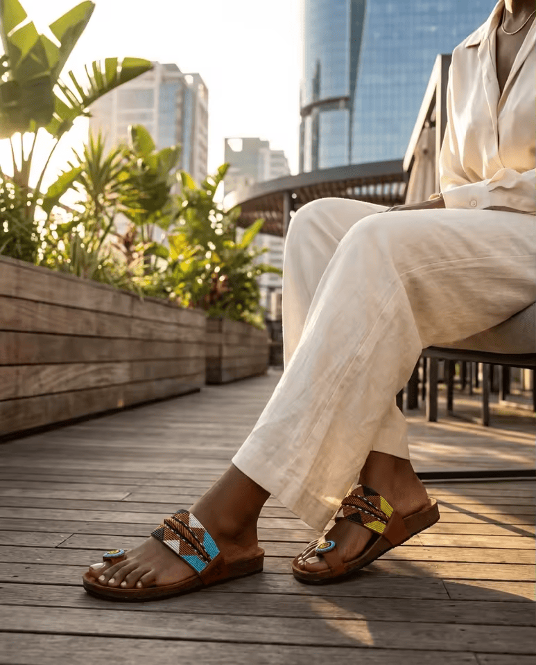 Rangi – Mule cuir marron bande perles Masaï multicolores | Perlacuir