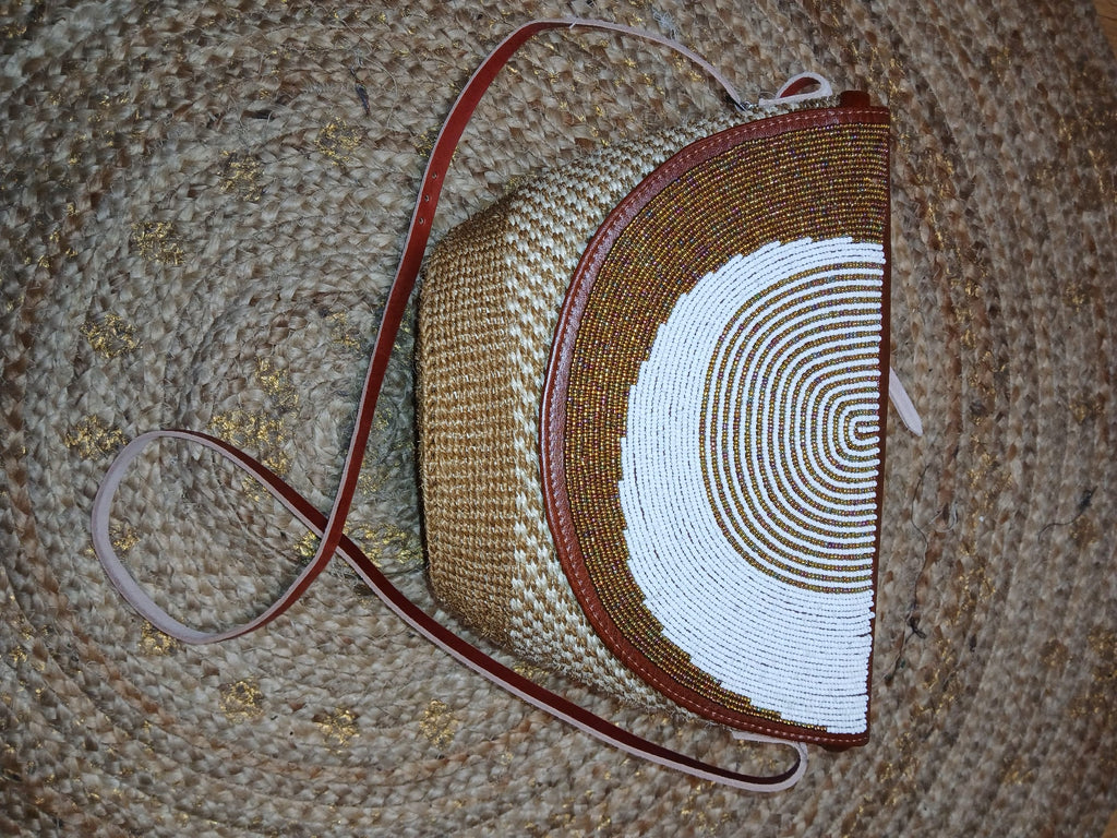 Sacs moyen format en cuir perlées et sisal
