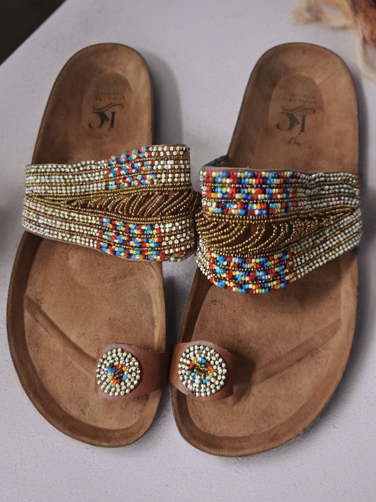 Sandales perlées et cuir Masai – Artisanat authentique premium