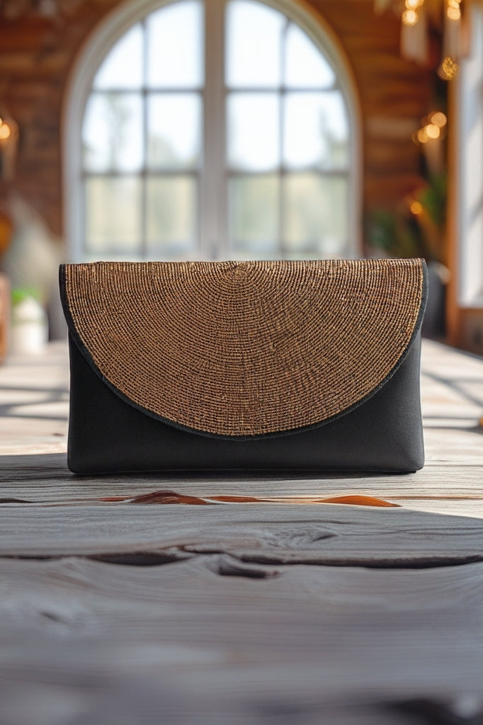 Pochette en cuir perlées