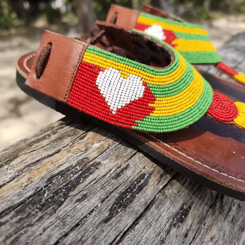 Bendera – Sandale cuir lacets perles Masaï panafricaines | Perlacuir