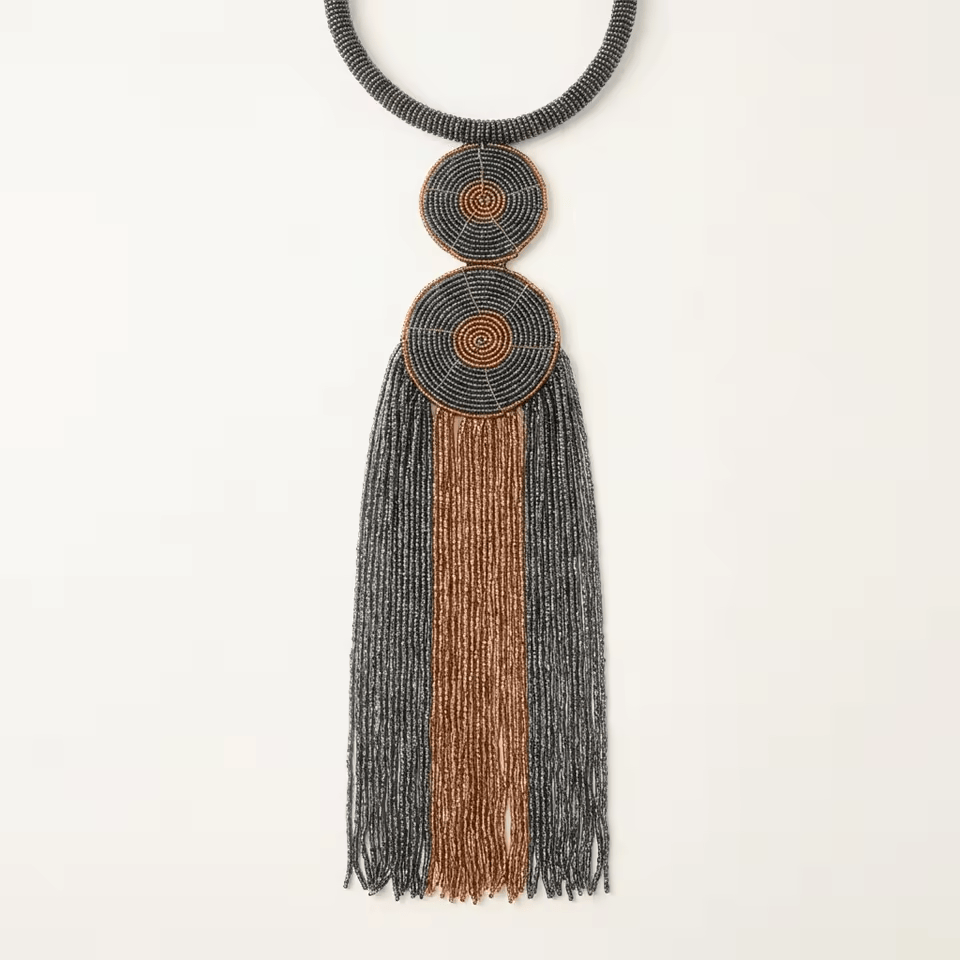 Malkia – Collier plastron perles noires médaillon & franges Masaï | Perlacuir