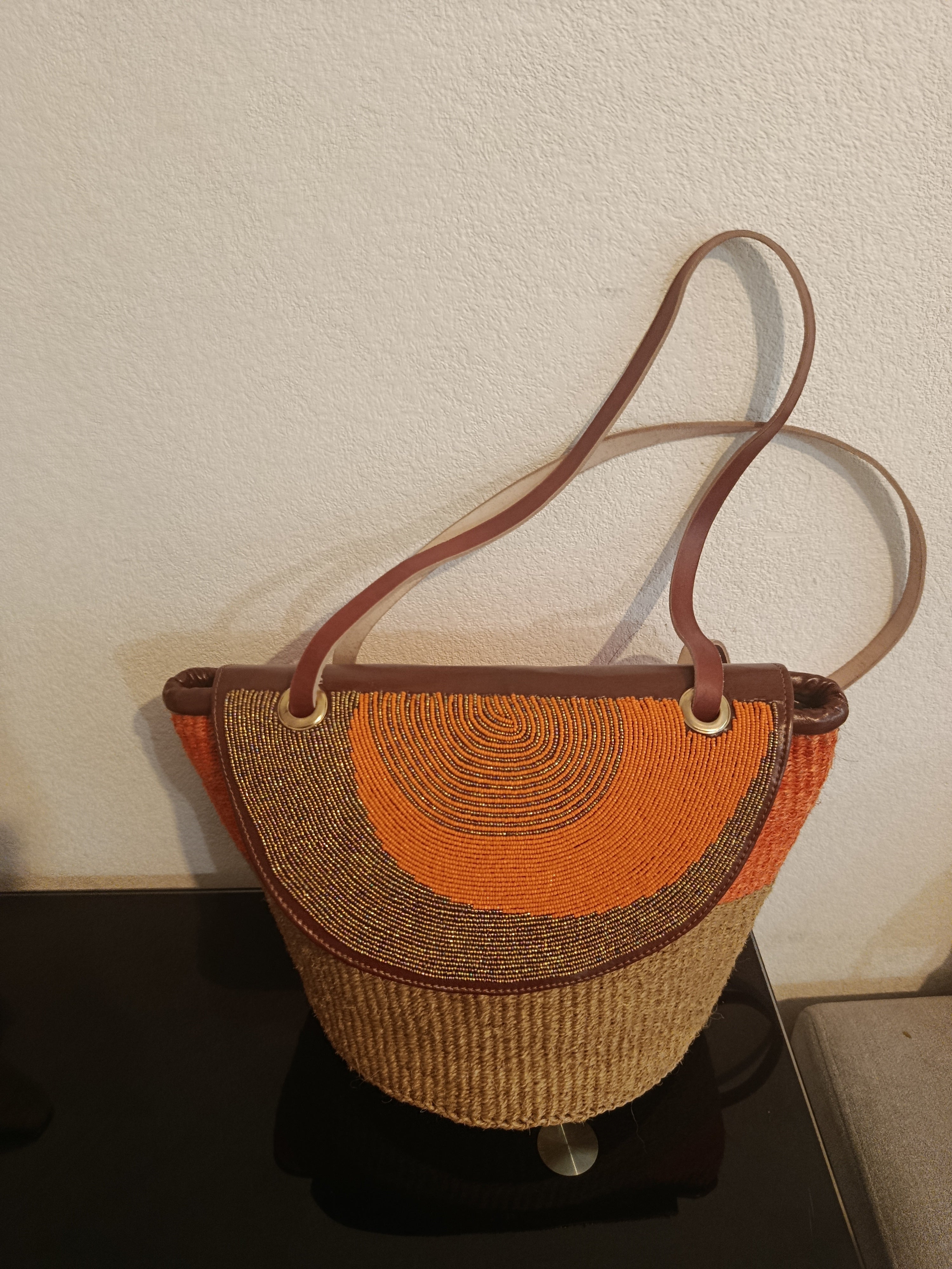 Sacs petit format en cuir perlées et sisal