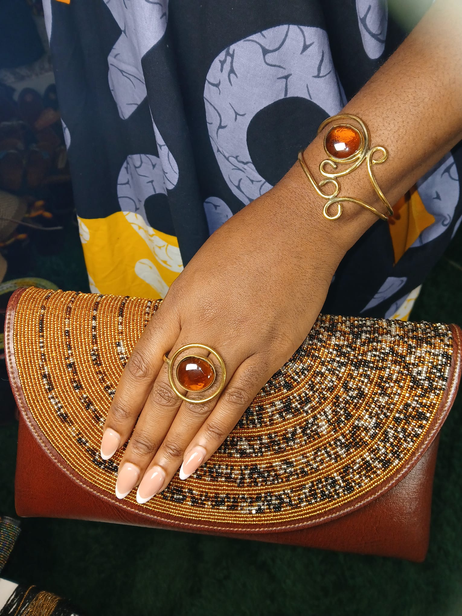 Pochette en cuir perlées