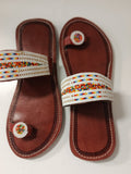 Pembe – Tong cuir bordeaux bande perles blanches Masaï | Perlacuir