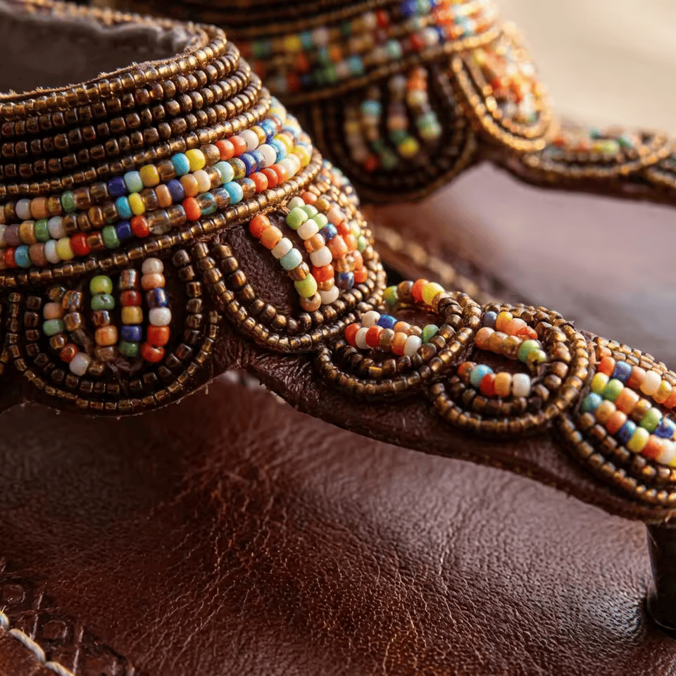 Sandale Masaï « Neema » – Tong cuir perles Masaï élégante | Perlacuir