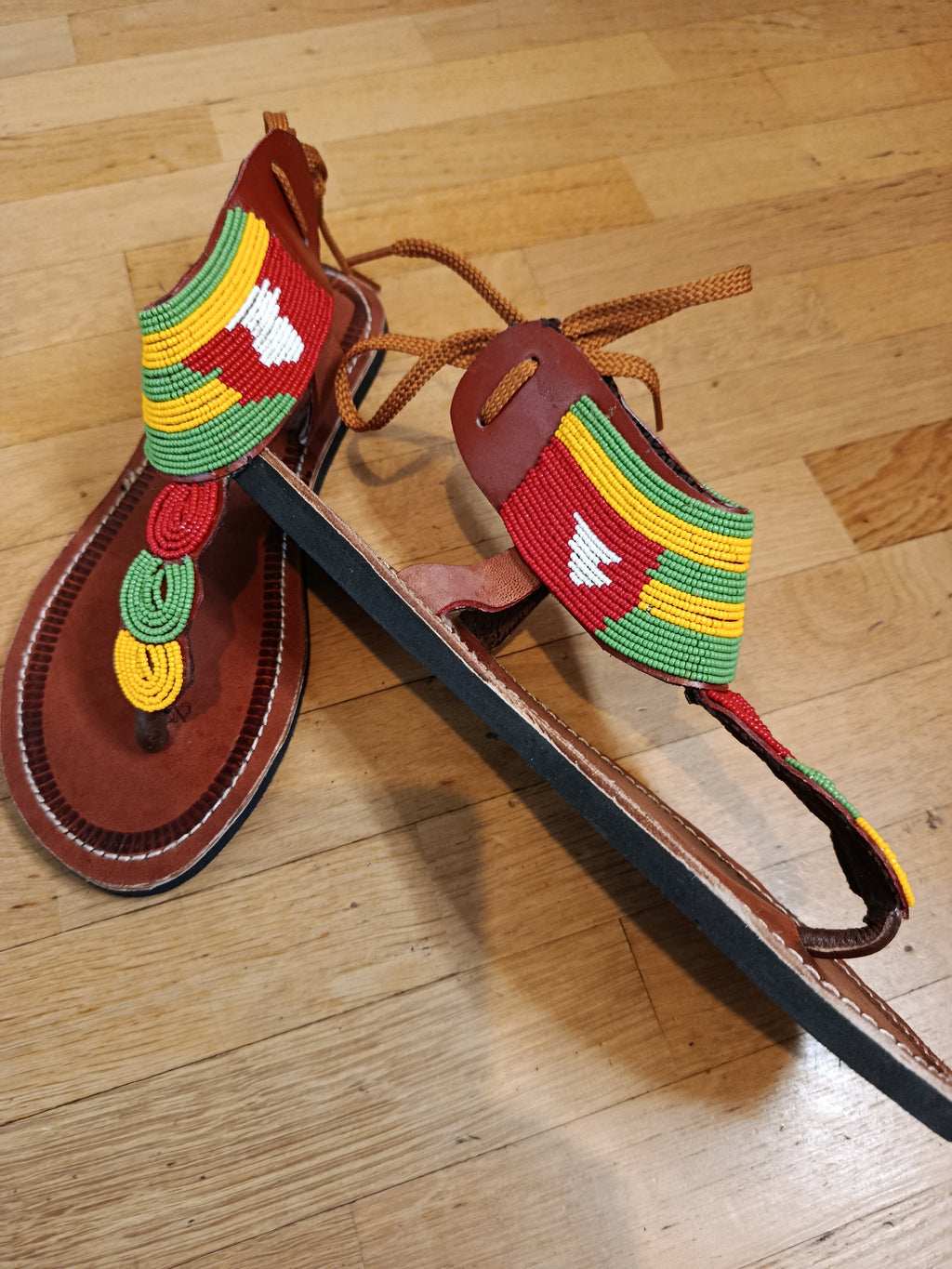 Sandales en cuir perlées