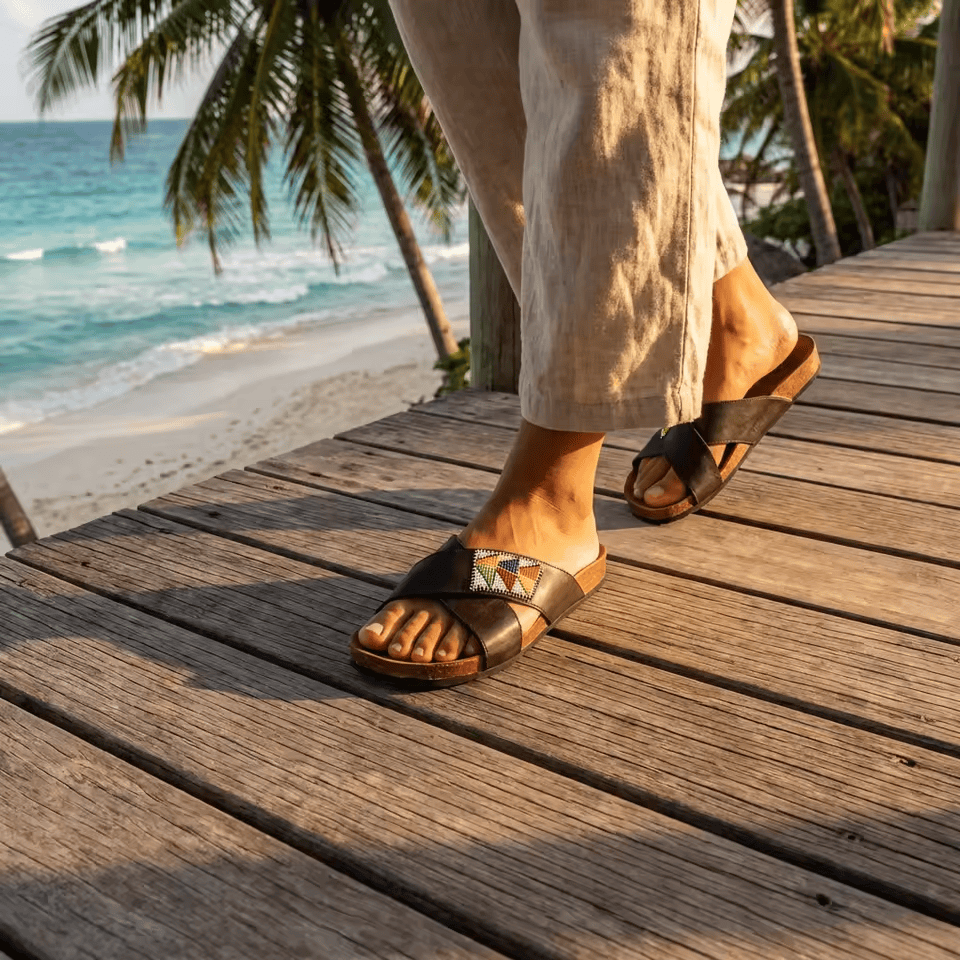 Sandale Masaï Homme « Baba » – Tong cuir marron bandes croisées & perles multicolores | Perlacuir