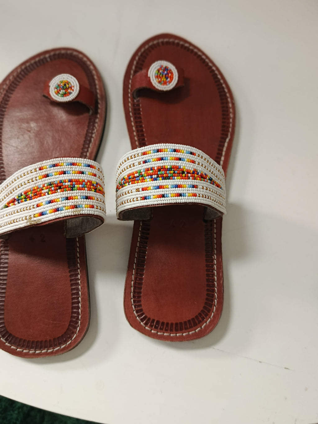 Sandales en cuir perlées