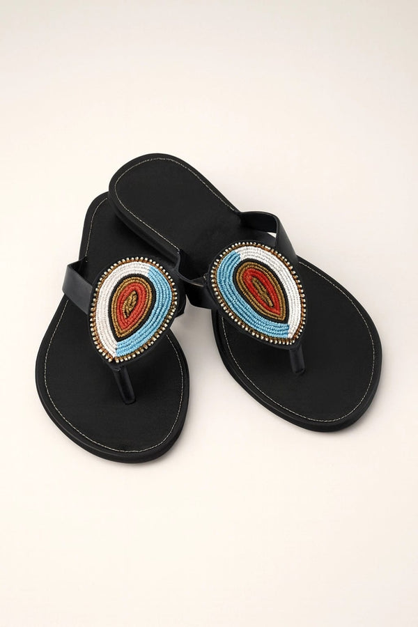 Sandale Masaï « Angani » – Tong cuir noir perles bleu ciel, rouge & blanc | Perlacuir