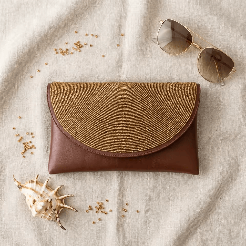 Pochette Cuir Perlée Masai – Accessoire Artisanal Authentique