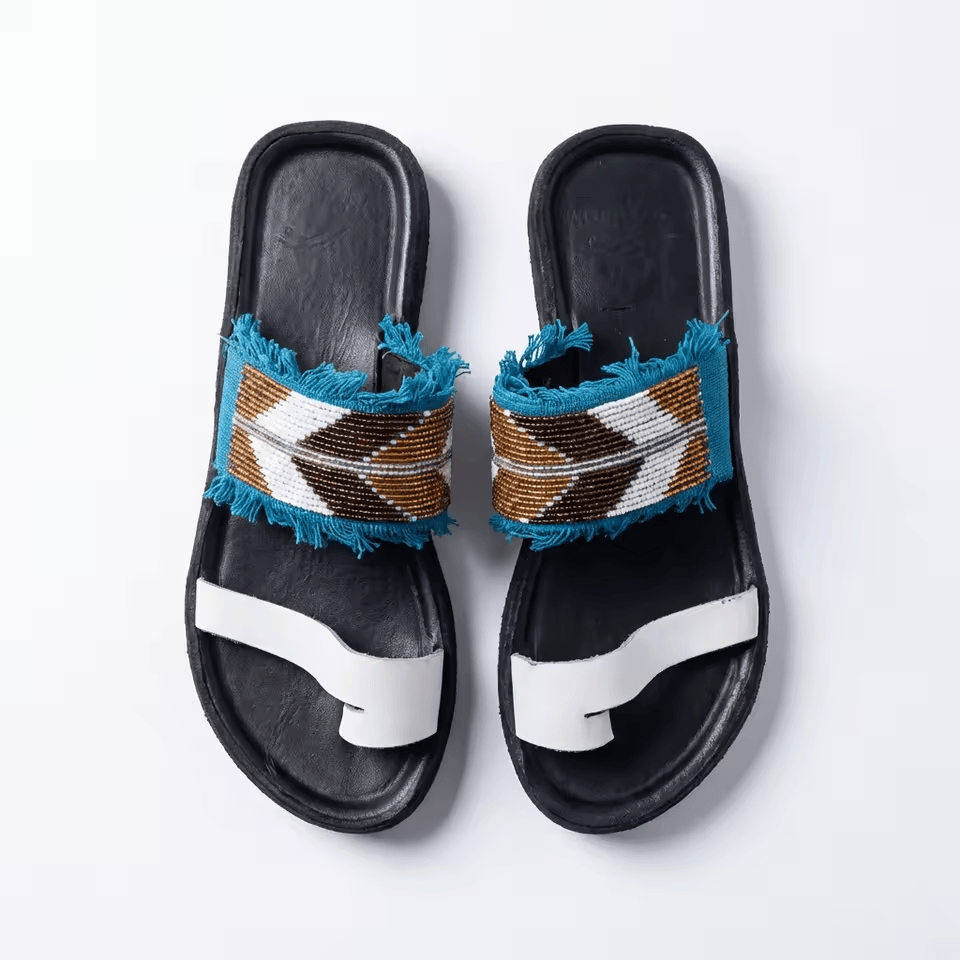 Sandale Masaï « Kitambaa » – Mule noire tissu ethnique turquoise & franges | Perlacuir
