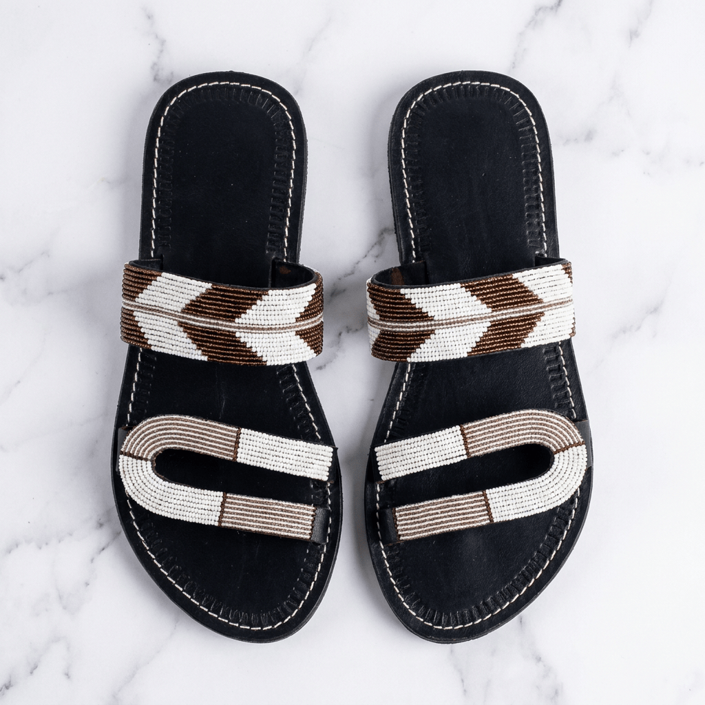 Sandale Masaï – Mule cuir rouge brique perles | Perlacuir