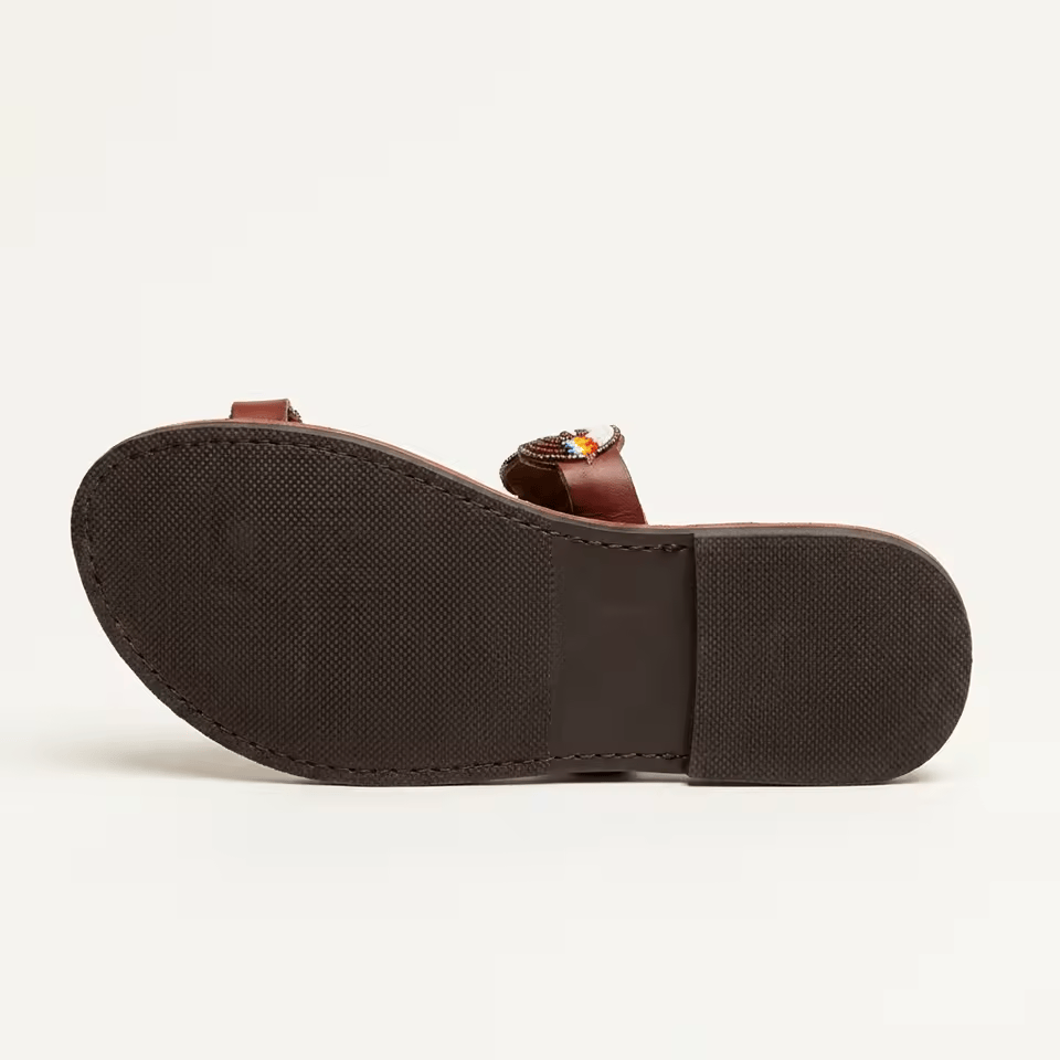 Milele – Tong cuir bordeaux torsade perles Masaï & médaillon spirale | Perlacuir