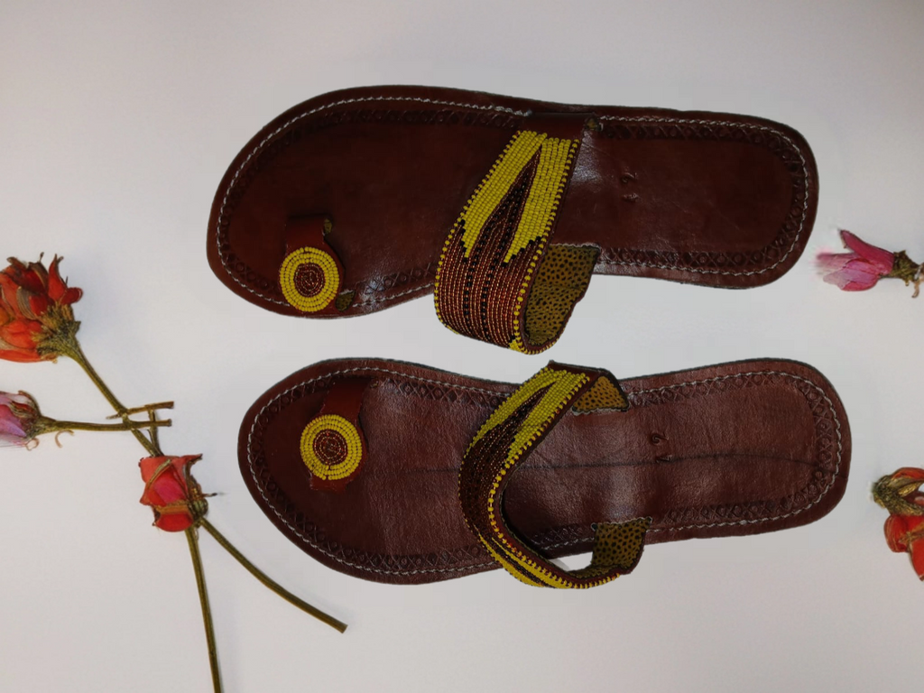 Sandales cuir perlées Masai femme – Design unique artisanal