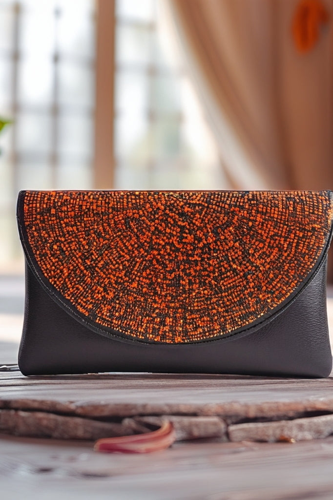 Pochette en cuir perlées