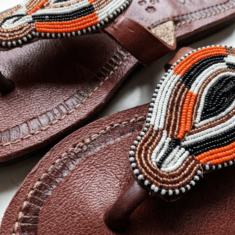 Jicho – Tong cuir bordeaux médaillon ovale perles Masaï | Perlacuir