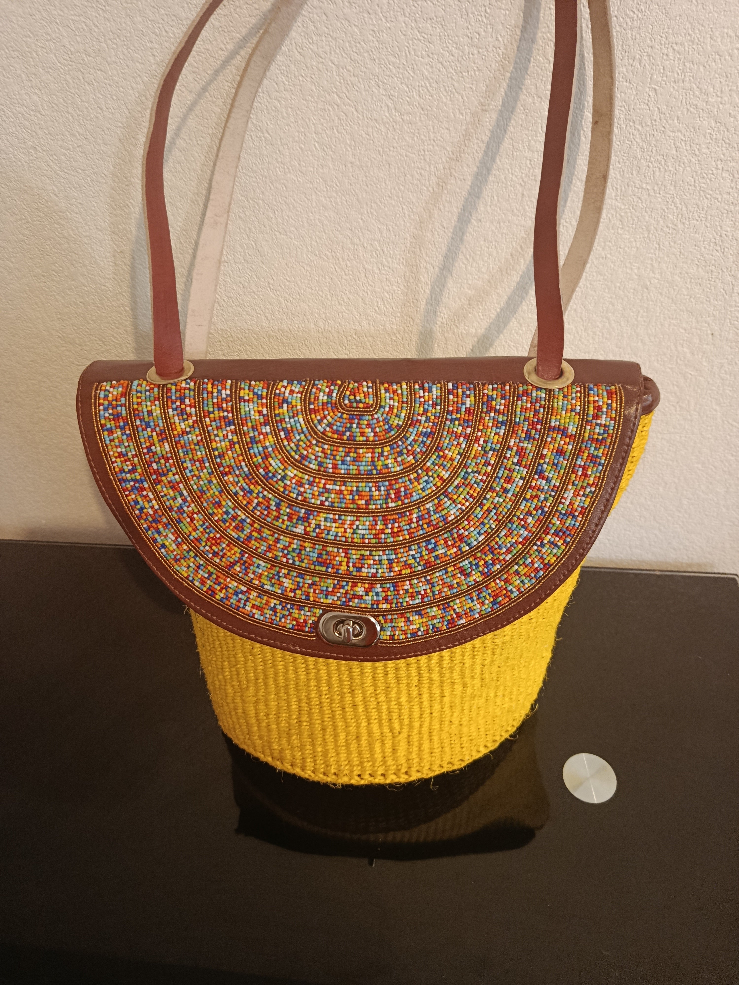 Sacs grand format en cuir perlées et sisal