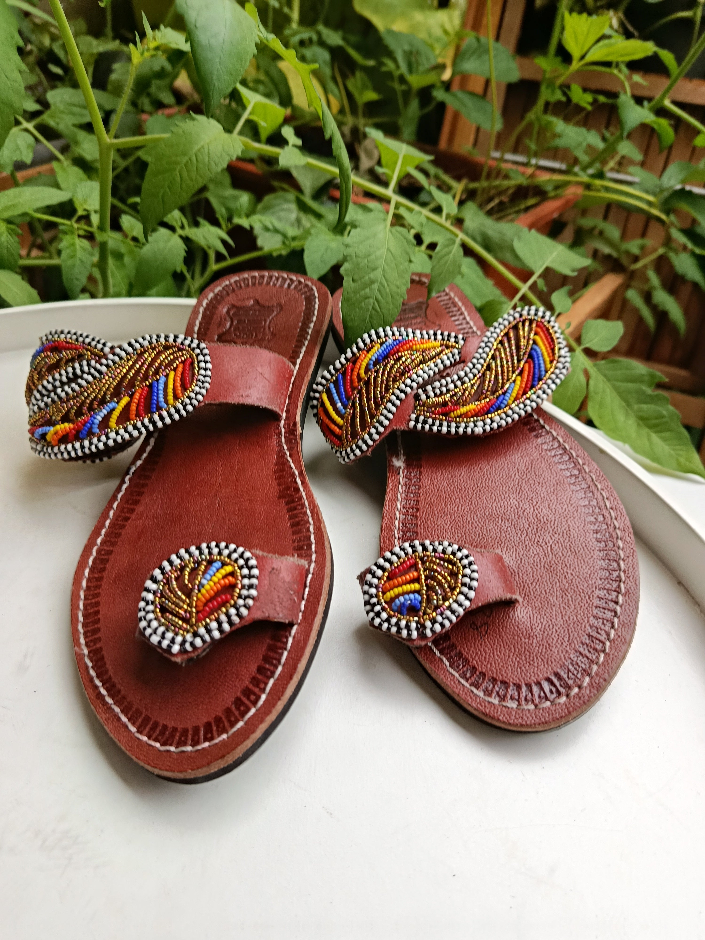 Sandales en cuir perlées