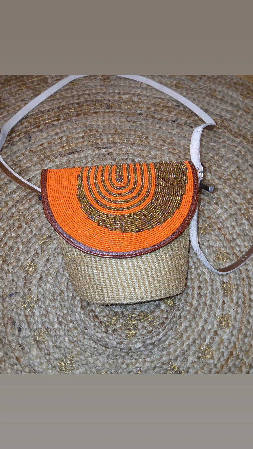 Sacs petit format en cuir perlées et sisal