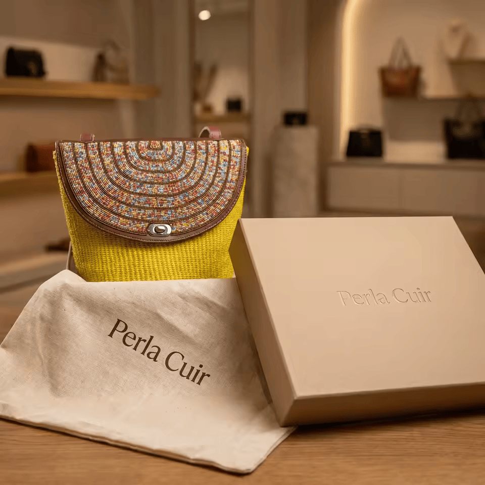 Njano – Grand sac cabas jaune sisal & cuir spirale perles Masaï | Perlacuir