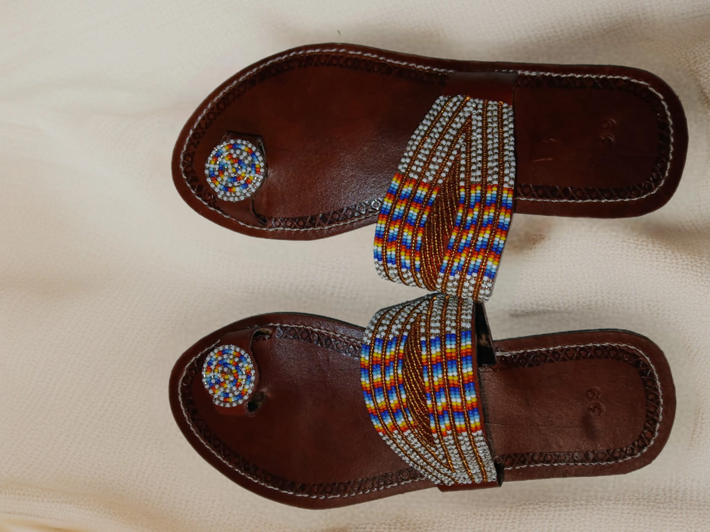 Sandales cuir perlées Masai femme – Design unique artisanal