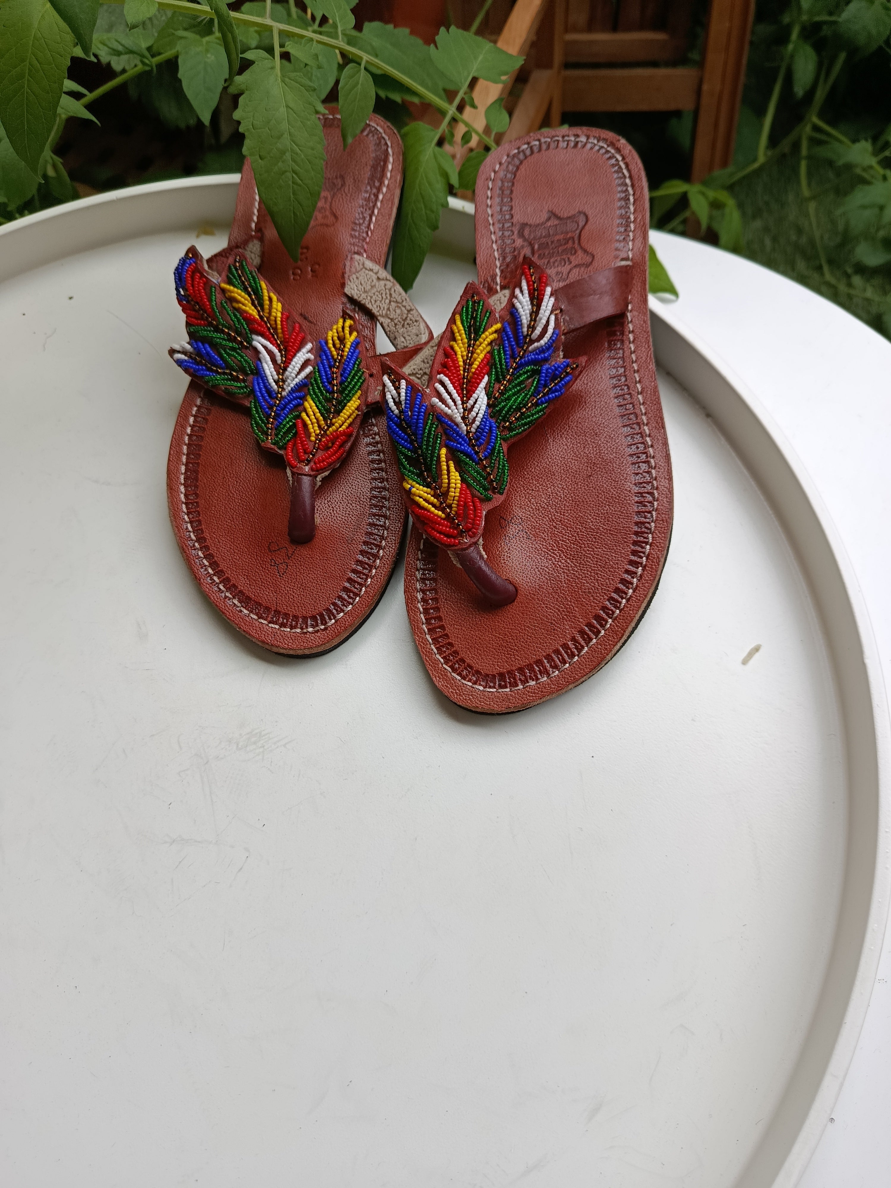 Sandales en cuir perlées