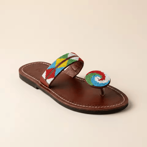 Sandale Masaï « Bahari » – Tong cuir marron perles bleu & blanc | Perlacuir