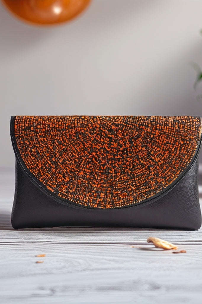 Pochette en cuir perlées