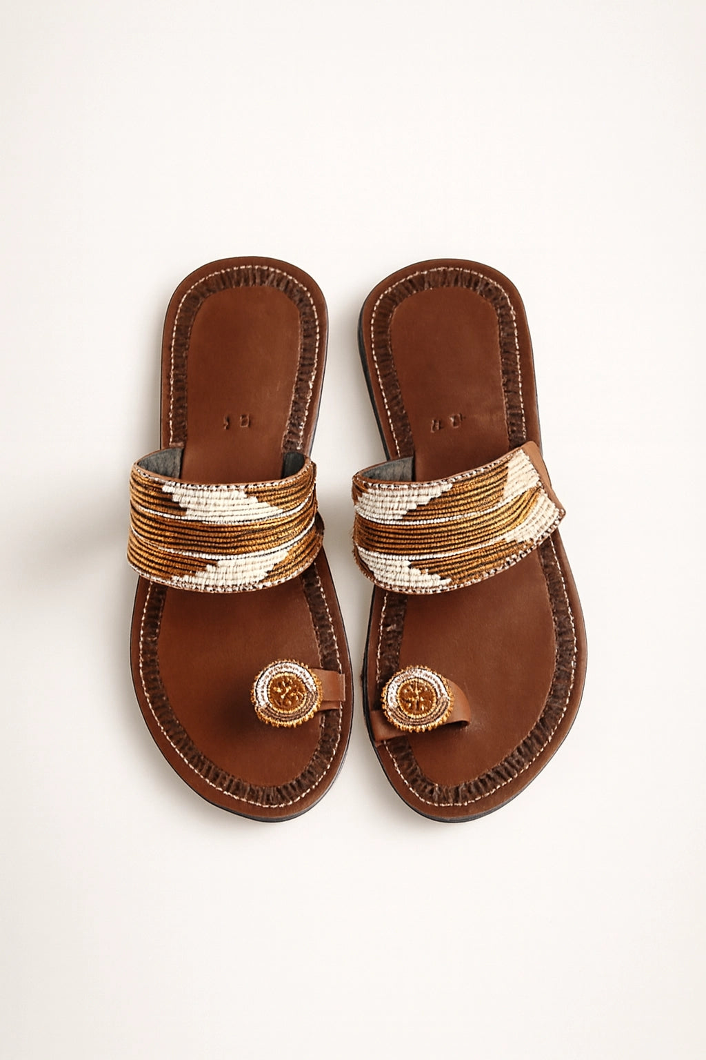 Sandales en cuir perlées